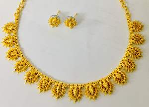 Ensemble de bijoux de mode vintage plaqué or 18 carats matériel en cuivre-collier boucles d'oreilles bracelets peignes broches - Product Image 4