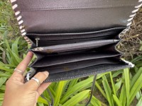Nouvel arrivage pochette en cuir usiné à la main étui de téléphone élégant en cuir véritable motif à carreaux noirs multi-usages portefeuilles pour femmes