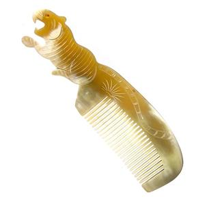 Peigne en corne de buffle avec sculpture et gravure 3D pour les soins des cheveux et une qualité supérieure élégante - Product Image 2