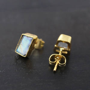 Pendientes de tuerca chapados en oro con piedras preciosas naturales hechas a mano al por mayor para India - Product Image 3