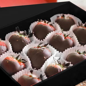 Caja de Regalo Rígida Negra con Tapa de Cierre Magnético, Cajas Rectangulares de 7" X 5" X 1.6" para Regalos con Acabado Negro Brillante - Product Image 3