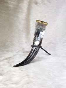 Corne de buffle naturelle de qualité indienne buvant corne de Viking sculptée conception animale antique support en fer poli décoratif - Product Image 3