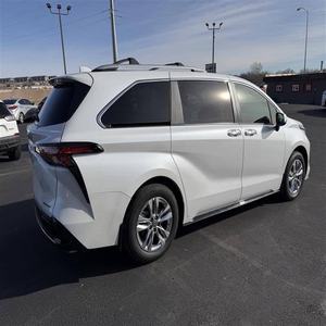 Toyota Sienna Limited 2025 Económica y Elegante para 7 Pasajeros - Product Image 2
