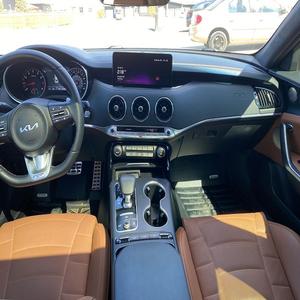 ¡Oferta Imperdible! Kia Stinger Tribute Edition 2023 Súper Limpio, AWD, V6 Biturbo, Automático, Gris Mate Moonscape, Sedán de Lujo - Product Image 3