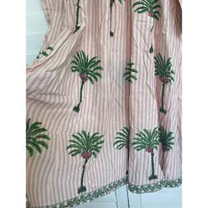 Kaftan de plage marocain rose à motifs palmiers, paréo de bain - Product Image 5