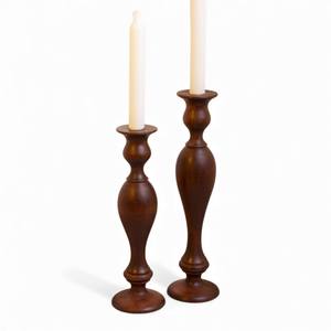 Candelabro Alto Rústico de Madera para Velas Cónicas con Base Delgada de Diseño Artesanal, Perfecto para una Exhibición Elegante en el Hogar, Único - Product Image 4