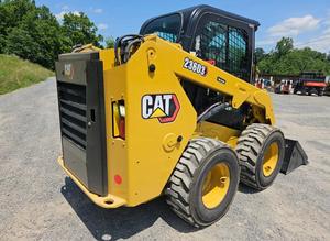 Livraison gratuite Chargeuse sur pneus CATERPILLAR 236D3 avec cabine EROPS, chauffage et climatisation. Accouplement rapide. Chargeur sur pneus auxiliaire hydraulique - Product Image 4