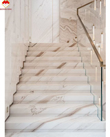 Escalier personnalisé en marbre blanc Palissandro brillant avec éclairage LED, marbre blanc d'Italie avec veines brunes