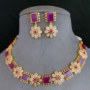 Ensemble de collier de créateur de qualité supérieure plaqué or avec pierres Kundan classiques pour collection de vêtements de mariage pour femmes - Product Image 2