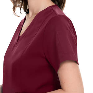 Tenues chirurgicales professionnelles conçues pour une utilisation en salle d'opération avec une coupe confortable et fonctionnelle - Product Image 5