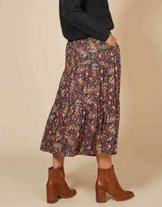 กระโปรงทรงเอ midi สวยงาม เอวสม็อค ด้านหน้าเรียบ ทรงเอไลน์ จับจีบเป็นชั้นๆ มีกระเป๋าข้าง ลายดอกเล็กๆ สำหรับผู้หญิง - Product Image 2