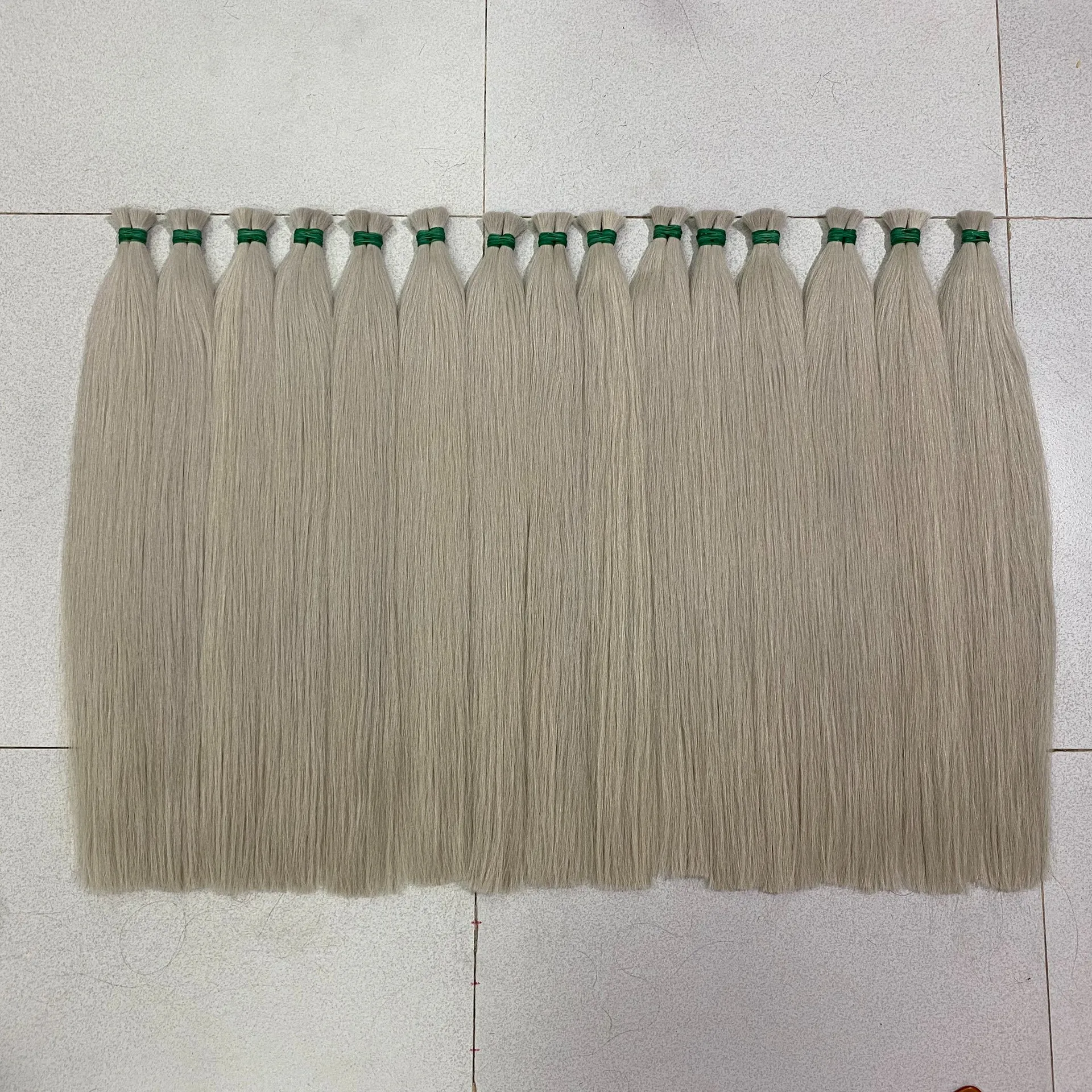 하이 퀄리티 원시 베트남 처녀 머리 실버 회색 색상 대량 머리 연장 비 화학 두꺼운 끝 베트남에서 만든