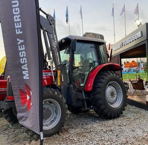 รถแทรกเตอร์มาสซีย์เฟอร์กูสัน 4275 ปี 2025 70 แรงม้า ขับเคลื่อน 4 ล้อ เกียร์ธรรมดา  ประหยัดพลังงาน รถแทรกเตอร์มือสองขายดี ผู้จัดจำหน่ายที่ดีที่สุด เครื่องยนต์จากฝรั่งเศส - Product Image 1