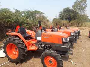 Tractor Agrícola de 4 Ruedas Motrices con Motor Doosan de 24 CV, Caja de Cambios y 1 Año de Garantía, 5600 kg - Product Image 3