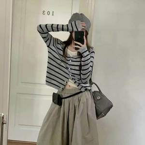 เสื้อสเวตเตอร์ถักสองชิ้นพร้อมเทมเปอร์สไตล์ใหม่สำหรับฤดูหนาว2025 - Product Image 1