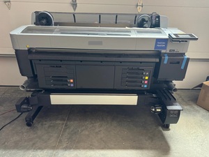Disponible dès maintenant - SC-F6470H K215A SureColor F6470H Sublimation par transfert thermique 6 couleurs - Product Image 1