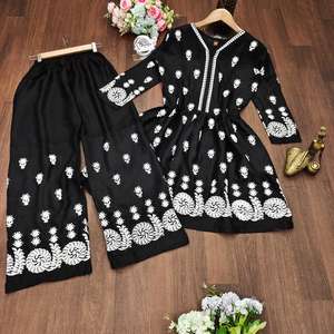 Top de algodón Reyon Premium con hermoso trabajo de bordado en yugo y bordado Sharara ropa india y pakistaní - Product Image 4