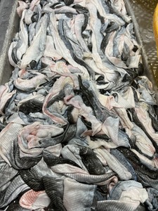 Veste en cuir de fruits de mer surgelés de la meilleure qualité, poisson éviscéré sans tête avec peau préservée - Product Image 3