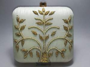 MEJOR CALIDAD ÚNICO Estilo bohemio Bordado Perla Cuadrado Mano Embrague Monederos Forro de diseño elegante al por mayor - Product Image 5