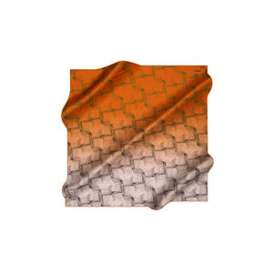 ผ้าพันคอสี่เหลี่ยมผ้าไหมเครปซาตินสีส้มพร้อมลวดลาย - Product Image 1