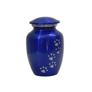 Urnas para mascotas de cremación de aluminio de alta calidad con estampado de patas, urnas funerarias de metal con acabado de Peltre y color azul para cenizas humanas - Product Image 4