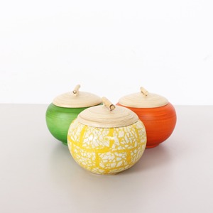 Boîte à bijoux colorée en bambou filé pas cher pot à bibelots rond avec couvercle pour enfants et adultes fabriqué au Vietnam - Product Image 6