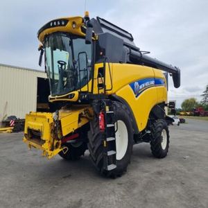 รถเกี่ยวข้าวโพดอัตโนมัติ New Holland CX7090 มือสอง ประสิทธิภาพสูง สำหรับเก็บเกี่ยวข้าวโพดและมันสำปะหลัง พร้อมขาย - Product Image 1