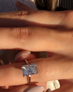 Anillo de compromiso de diamante cultivado en laboratorio de corte radiante de oro sólido de 18kt, ajuste de pavé de Halo a la moda, certificado IGI, regalo lujoso para mujer - Product Image 3