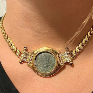 Collar con colgante de moneda romana de oro amarillo de 18 quilates para mujer con cadena cubana y cadena de eslabones de diamante para joyería de boda - Product Image 1