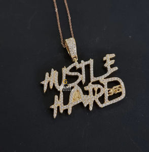 Nuevo colgante de Hip Hop con letras duras de Hustle completamente tachonado en oro sólido de 10kt con diamantes cultivados en laboratorio de corte brillante redondo - Product Image 3