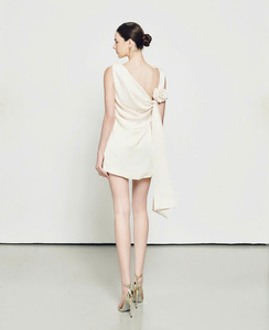 Robe de soirée sans manches haut de gamme, raffinée à l'avant, époustouflante à l'arrière, fabriquée au Vietnam - Product Image 3