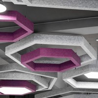 Panneau acoustique hexagonal pour plafond, panneau acoustique en PET, feutre insonorisant en fibre de polyester, feutre acoustique Kusdesign