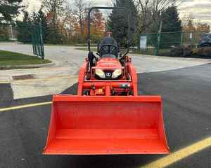 Tractor de Ruedas con Motor 2022, Modelo BX23S, 25 HP, con 8001-10000 Horas de Trabajo - Product Image 1