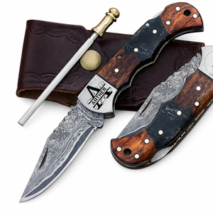 Couteau de poche pliant utilitaire à ouverture coulissante en acier de Damas de qualité industrielle avec verrouillage arrière, manche en bois et résine époxy, aiguiseur et étui en cuir - Product Image 1