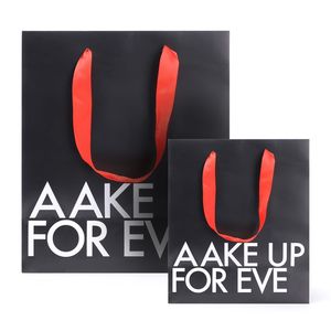 ถุงกระดาษคราฟท์สีดำสำหรับเสื้อผ้าเครื่องสำอางแบบชดเชยพิมพ์โลโก้ของคุณเองสำหรับงานฝีมือของขวัญช้อปปิ้ง - Product Image 6