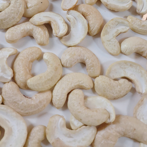 Meilleur prix Kaju Badam noix de cajou cassées WS noix noyaux SANTIGO emballage de marque privée - Product Image 1