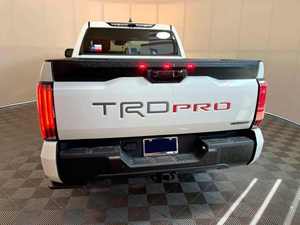 2024 para Tundra TRD Pro Híbrida Diésel Turbo 4WD con Volante a la Izquierda, Asientos de Cuero, Interior Oscuro R18 - Product Image 4