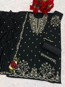 Top Vichitra de créateur d'excellente qualité avec fil riche et Dupatta élégant pour la fête de mariage disponible au meilleur prix - Product Image 2