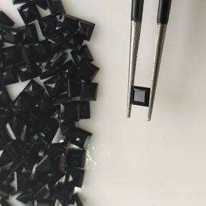 Pierre précieuse naturelle en onyx noir, coupe carrée à facettes de 4 mm, meilleure qualité, pierres brutes pour la fabrication de bijoux - Product Image 3