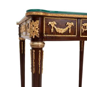 Table d'appoint carrée en bois de luxe avec incrustation florale en marqueterie et guirlandes en laiton doré antique pour une décoration classique de salon - Product Image 3