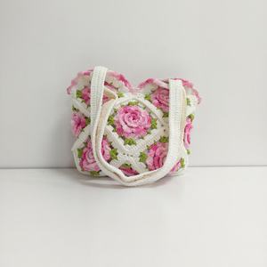 Sac à bandoulière en crochet fait main personnalisable avec roses, idéal pour le quotidien et les occasions spéciales – Vente chaude en gros pour femmes - Product Image 2