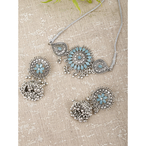 Collier rond à fleurs bleu ciel GS prêt pour la fête - Product Image 1