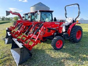 Nuevo Tractor de Ruedas TYM 4215H 2024 con Cargador, Motor Cummins de 42HP, Transmisión 4x4, Bomba y Caja de Cambios en Venta al Mejor Precio - Product Image 6