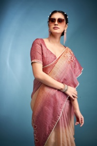 Prix de gros Saree de haute qualité pour le travail à la main avec chemisier de créateur pour les fêtes et les sorties occasionnelles du grossiste indien - Product Image 4