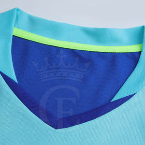 ชุดฟุตบอลเยาวชนผ้าโพลีเอสเตอร์น้ำหนักเบาออกแบบมาเป็นเอกลักษณ์สำหรับผู้เล่นที่กระตือรือร้น - Product Image 3