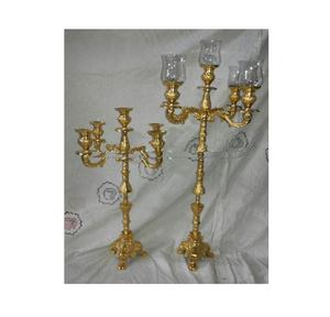 Candelabro alto de aluminio con diseño en relieve para decoración de mesa y centro de mesa Candelabro hecho a mano chapado en oro brillante - Product Image 1