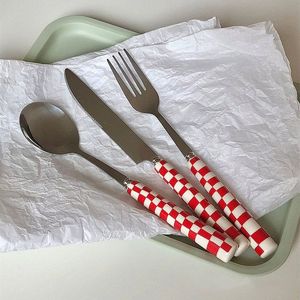 Ensemble de couverts au design classique de luxe en acier inoxydable avec finition dorée, parfait pour les repas au restaurant et la table élégante - Product Image 4