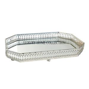 Bandeja de espejo de vidrio de metal decorativo de inspiración lujosa con bordes encantadores para una decoración elegante del hogar e ideas de centro de mesa de boda - Product Image 3