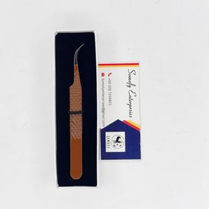 Pinzas para Pestañas Somofy Enterprises de Acero Inoxidable con Recubrimiento de Color Marrón, Punta Dentada, Antiestáticas, Antimagnéticas y Duraderas - Product Image 1