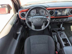 2017 T * oyota Tacoma d'occasion - Product Image 4